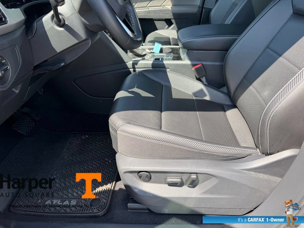 Used 2023 Volkswagen Atlas Cross Sport SE w/ Panoramic Sunroof Package FWD image 13