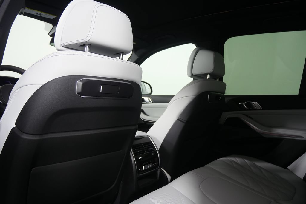 Used 2026 BMW X5 sDrive40i w/ M Sport Package RWD image 17