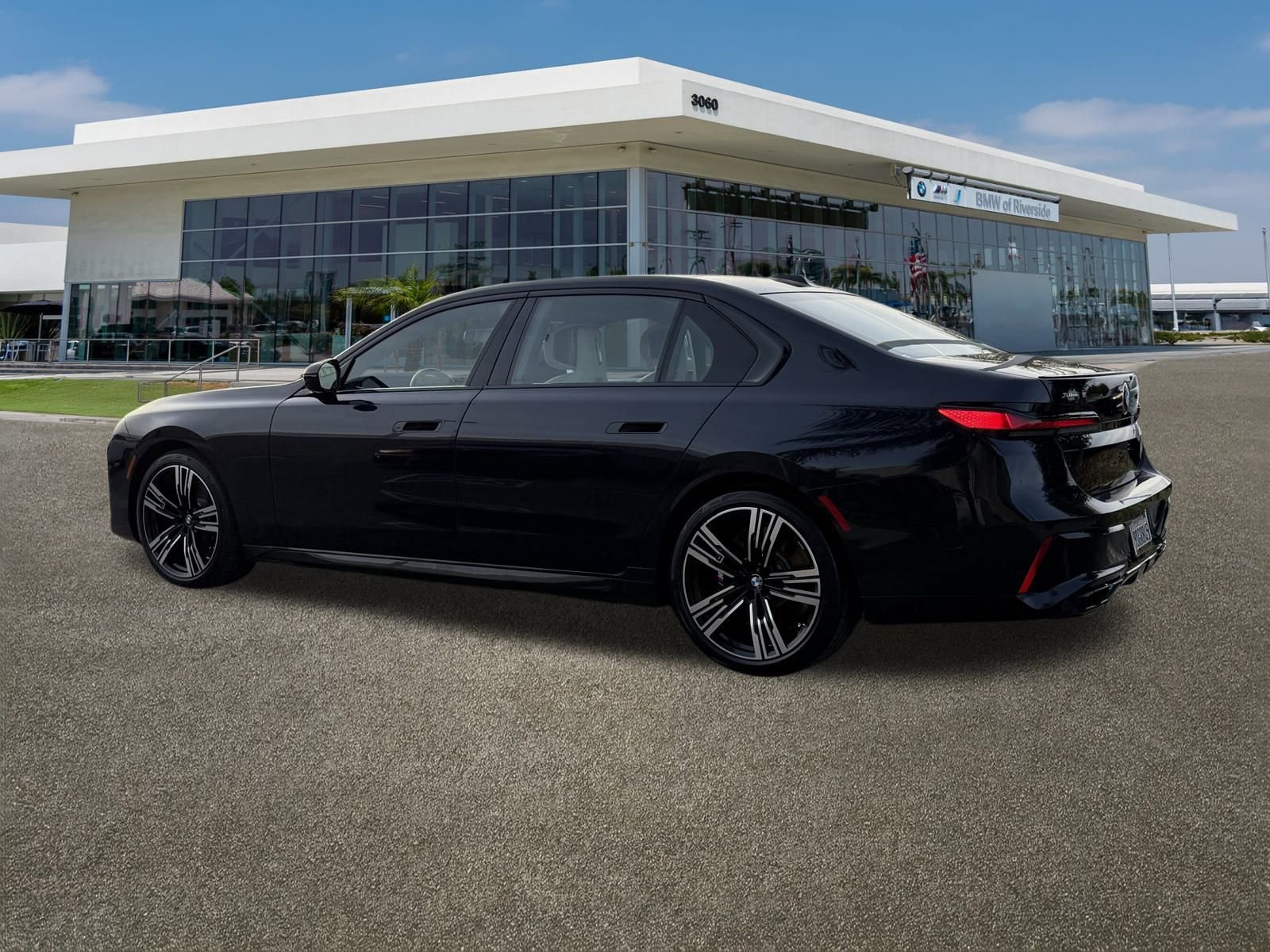 Used 2025 BMW 760i xDrive image 7