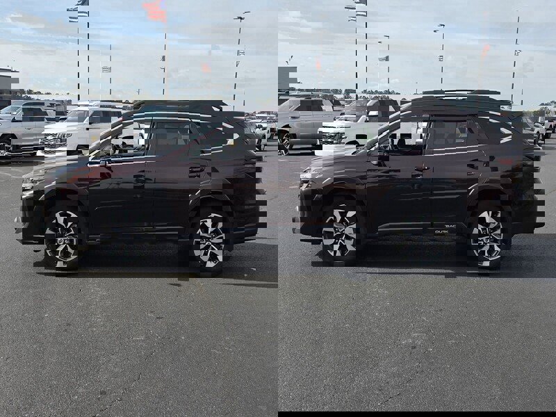 Used 2023 Subaru Outback Limited XT image 4