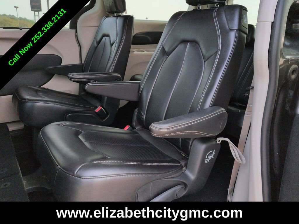 Used 2023 Chrysler Pacifica Touring-L FWD image 16