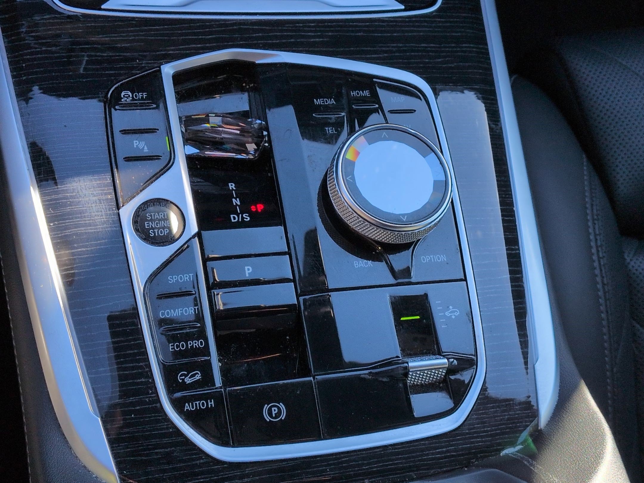 Certified 2024 BMW X7 xDrive40i w/ M Sport Package image 25