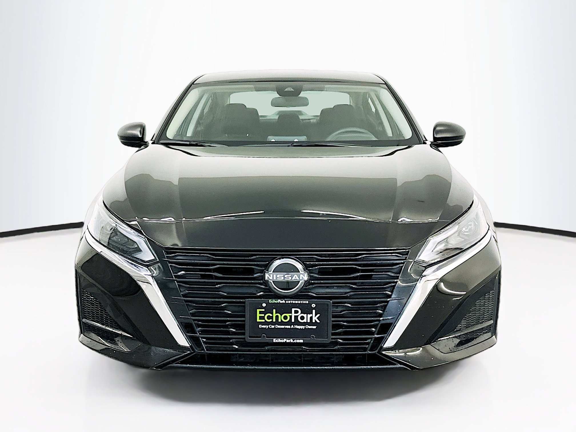 Used 2024 Nissan Altima 2.5 SV image 2