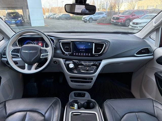 Used 2017 Chrysler Pacifica Limited w/ UConnect Theater Package image 27