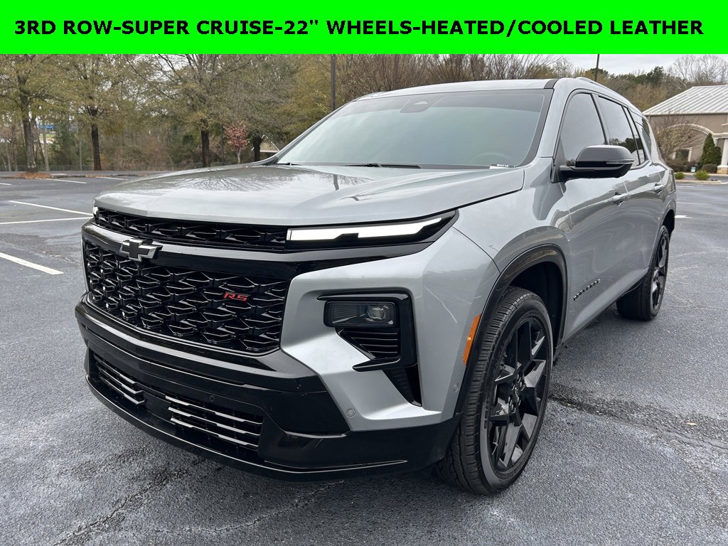 Used 2025 Chevrolet Traverse RS image 1