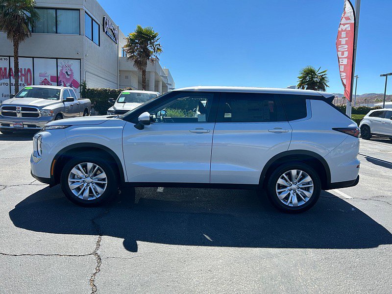 New 2025 Mitsubishi Outlander ES image 8