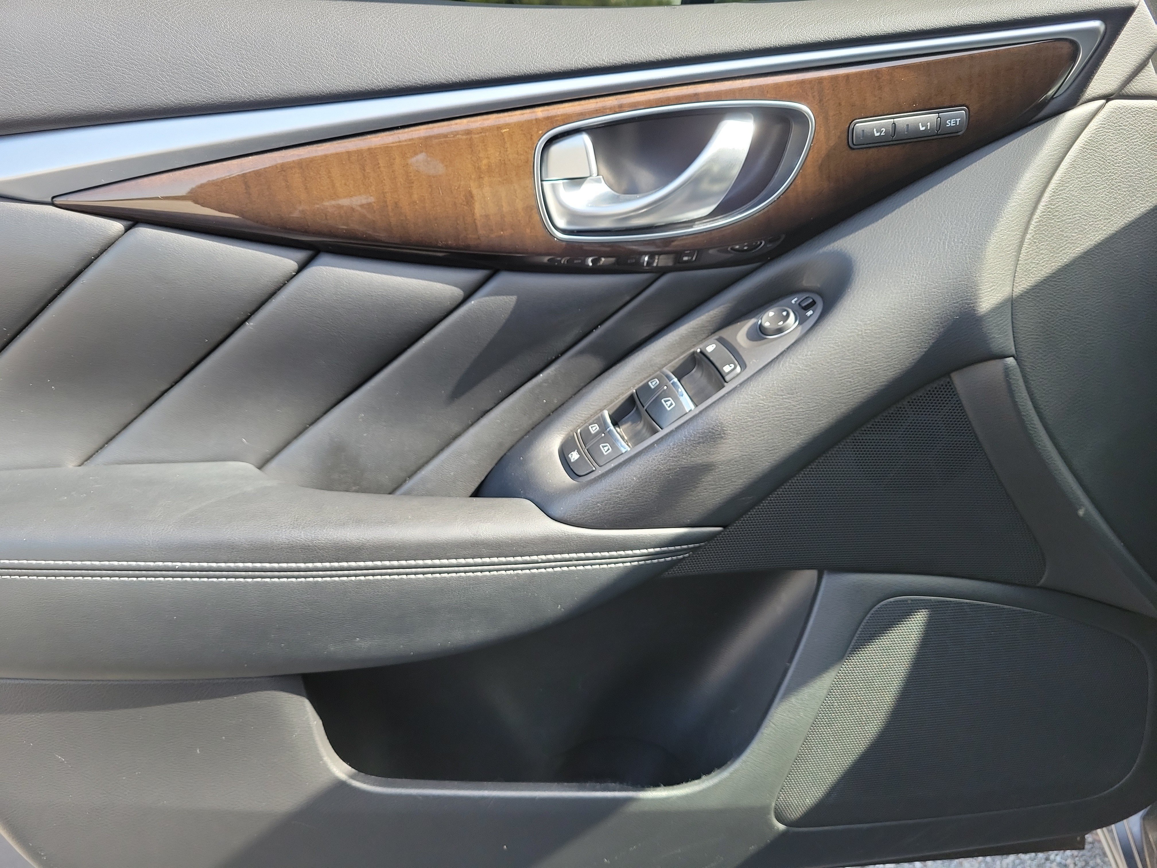 Used 2015 INFINITI Q50 Premium w/ Deluxe Touring Package RWD image 15