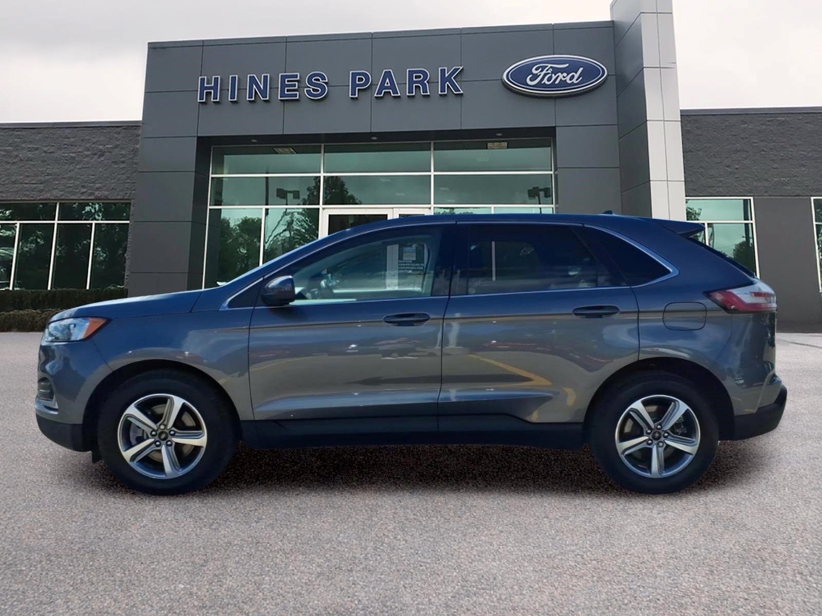 Used 2024 Ford Edge SEL w/ Convenience Package AWD/4WD image 4
