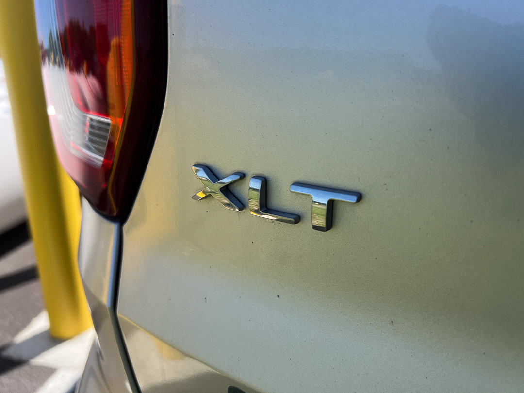 Used 2018 Ford Explorer XLT w/ Equipment Group 201A FWD image 4
