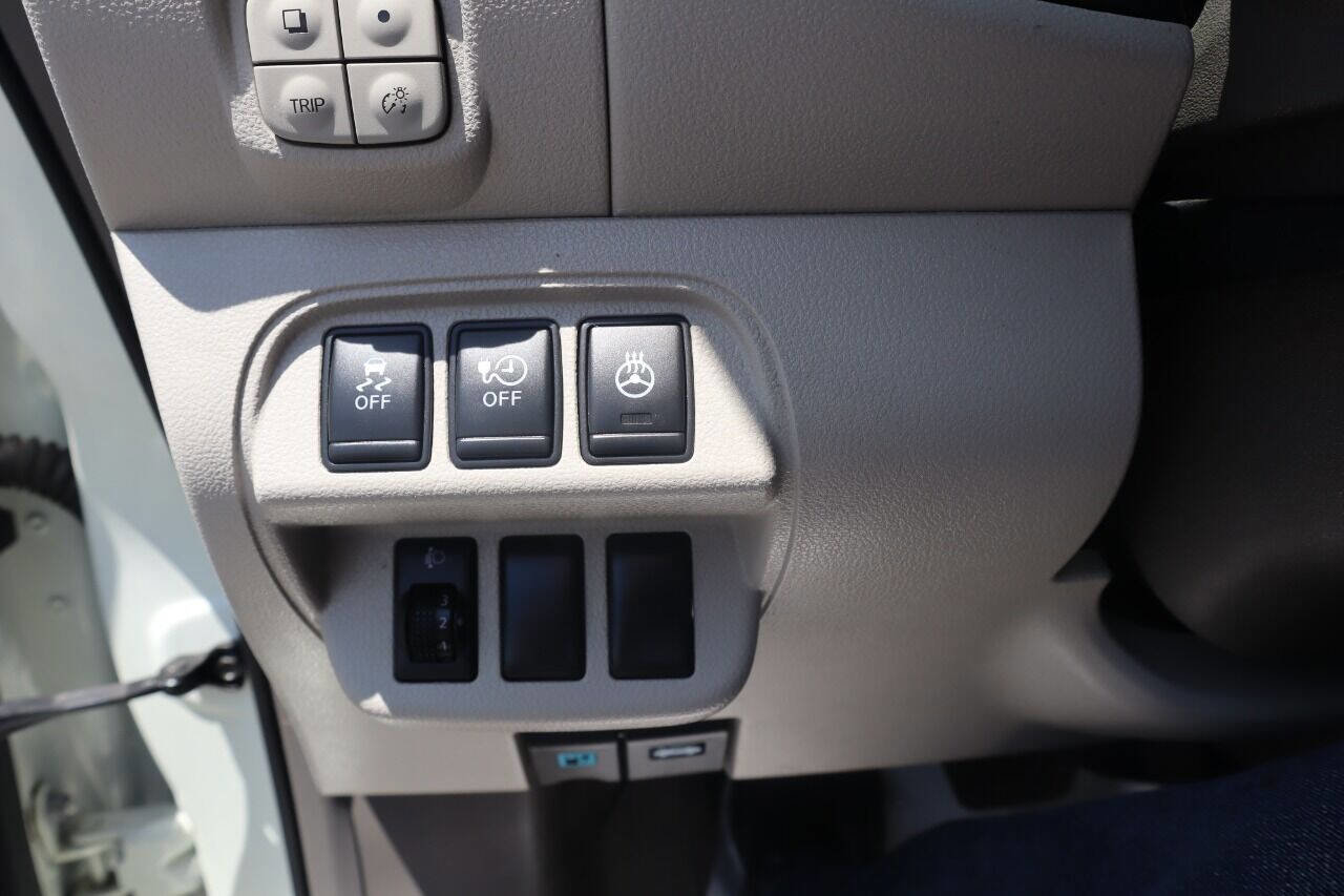 Used 2012 Nissan Leaf SL image 19