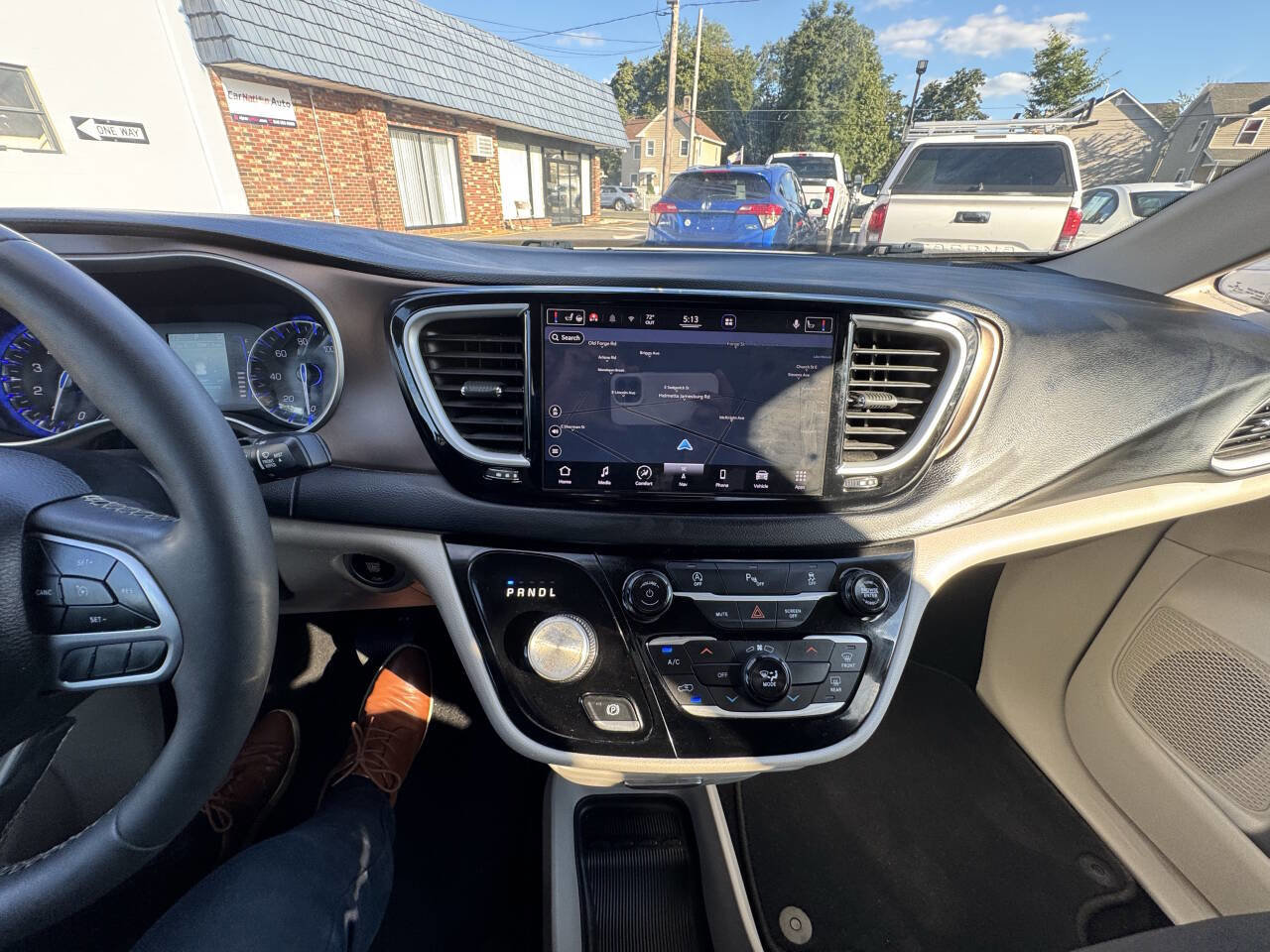 Used 2022 Chrysler Voyager LX image 63