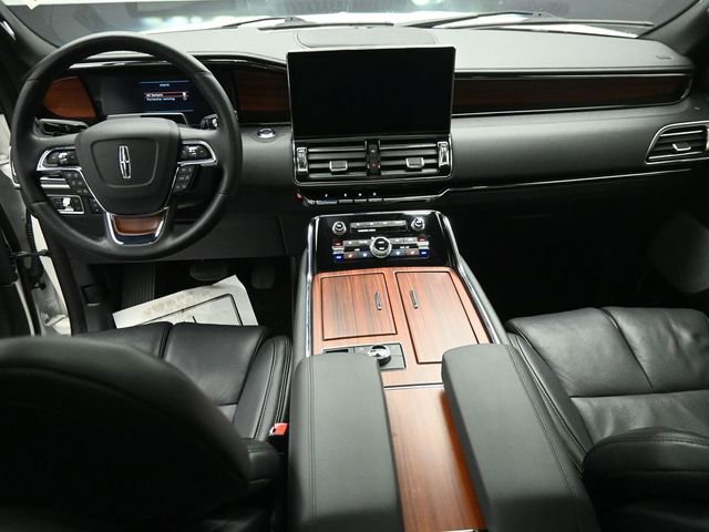 Used 2024 Lincoln Navigator Reserve image 23