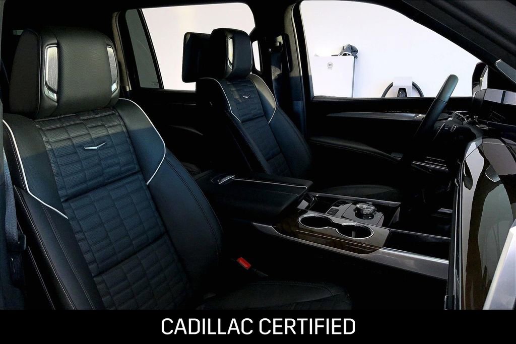 Used 2026 Cadillac Escalade ESV Platinum Sport image 9