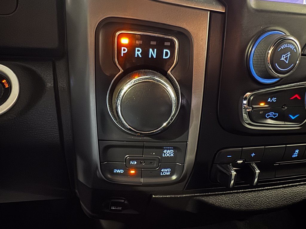 Used 2022 RAM 1500 Warlock AWD/4WD image 40