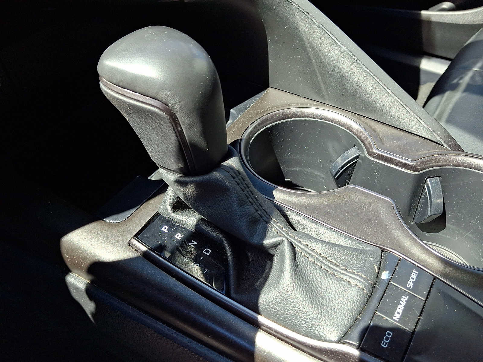 Used 2023 Toyota Camry SE w/ Convenience Package FWD image 16