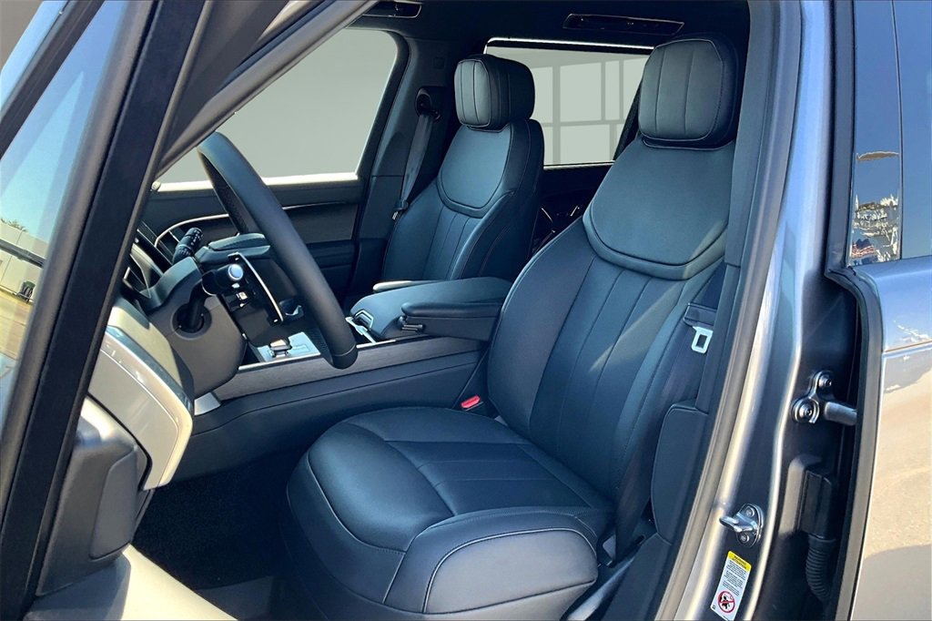 New 2025 Land Rover Range Rover Long Wheelbase SE image 9