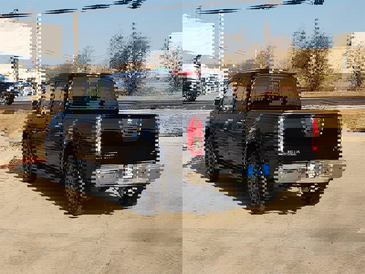 Used 2014 Nissan Frontier SL image 7