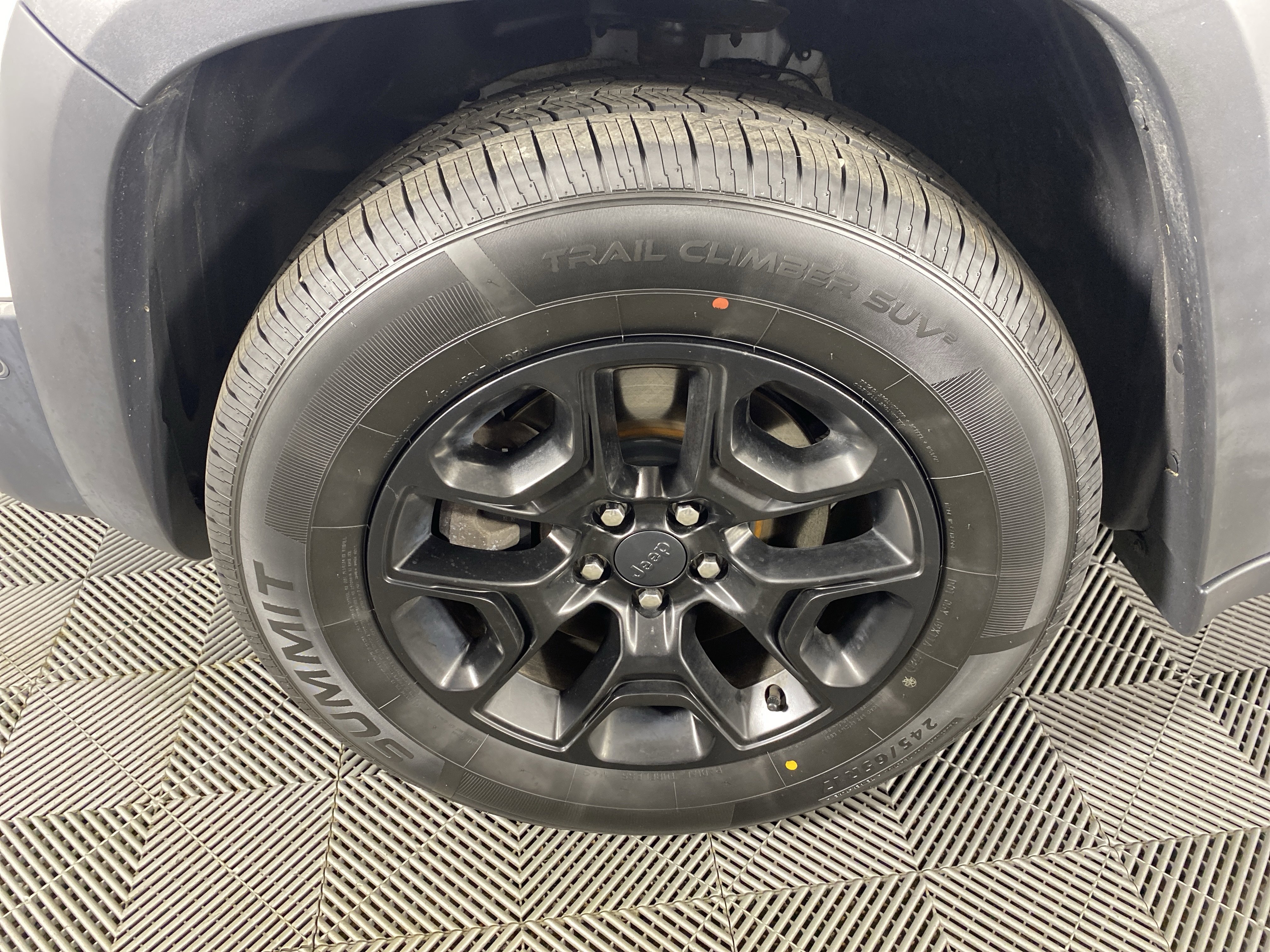 Used 2019 Jeep Cherokee Trailhawk image 14