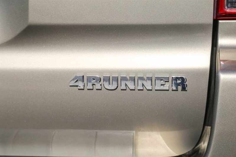 Used 2006 Toyota 4Runner SR5 RWD image 31