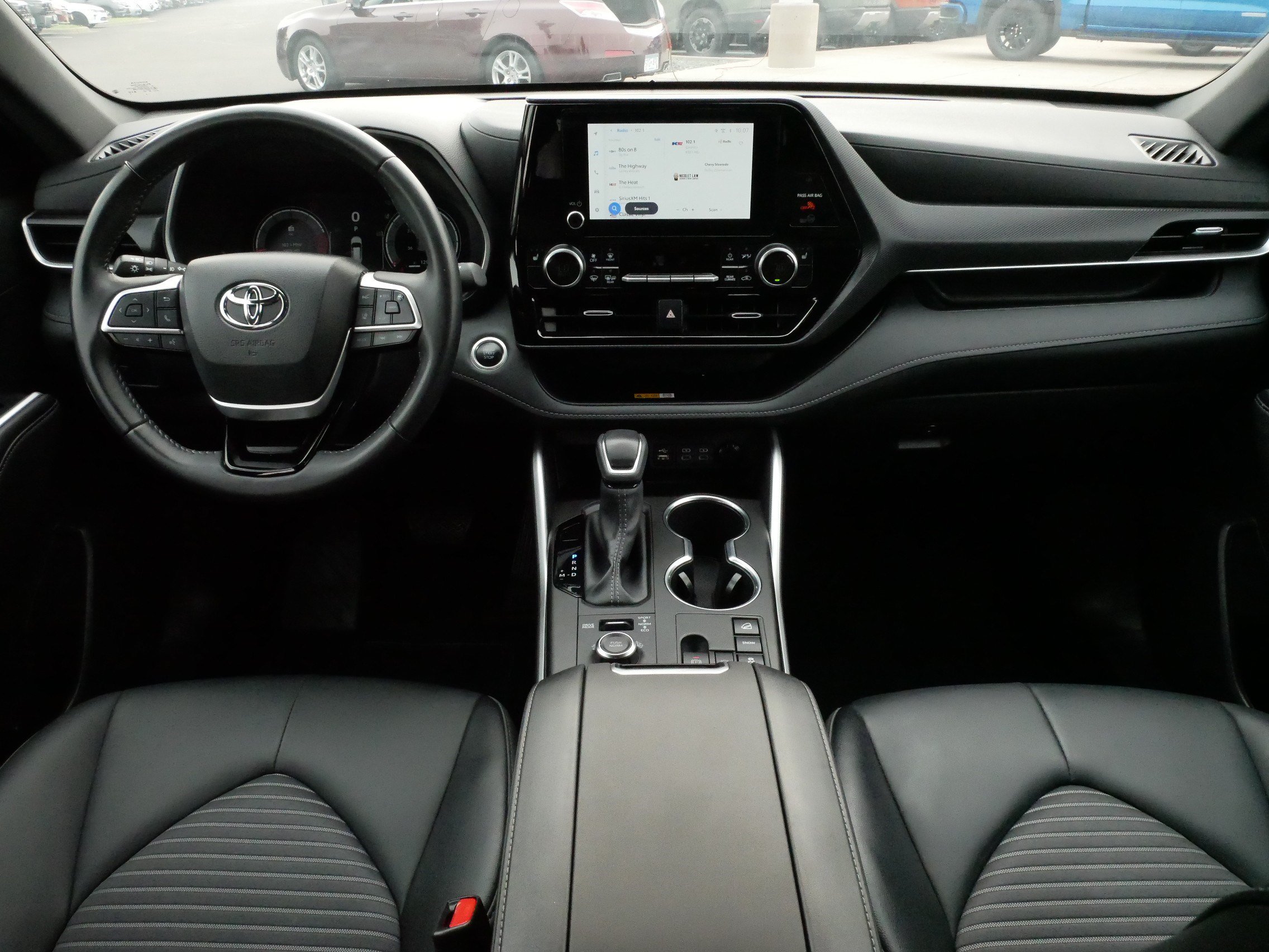 Used 2025 Toyota Highlander XSE AWD/4WD image 10