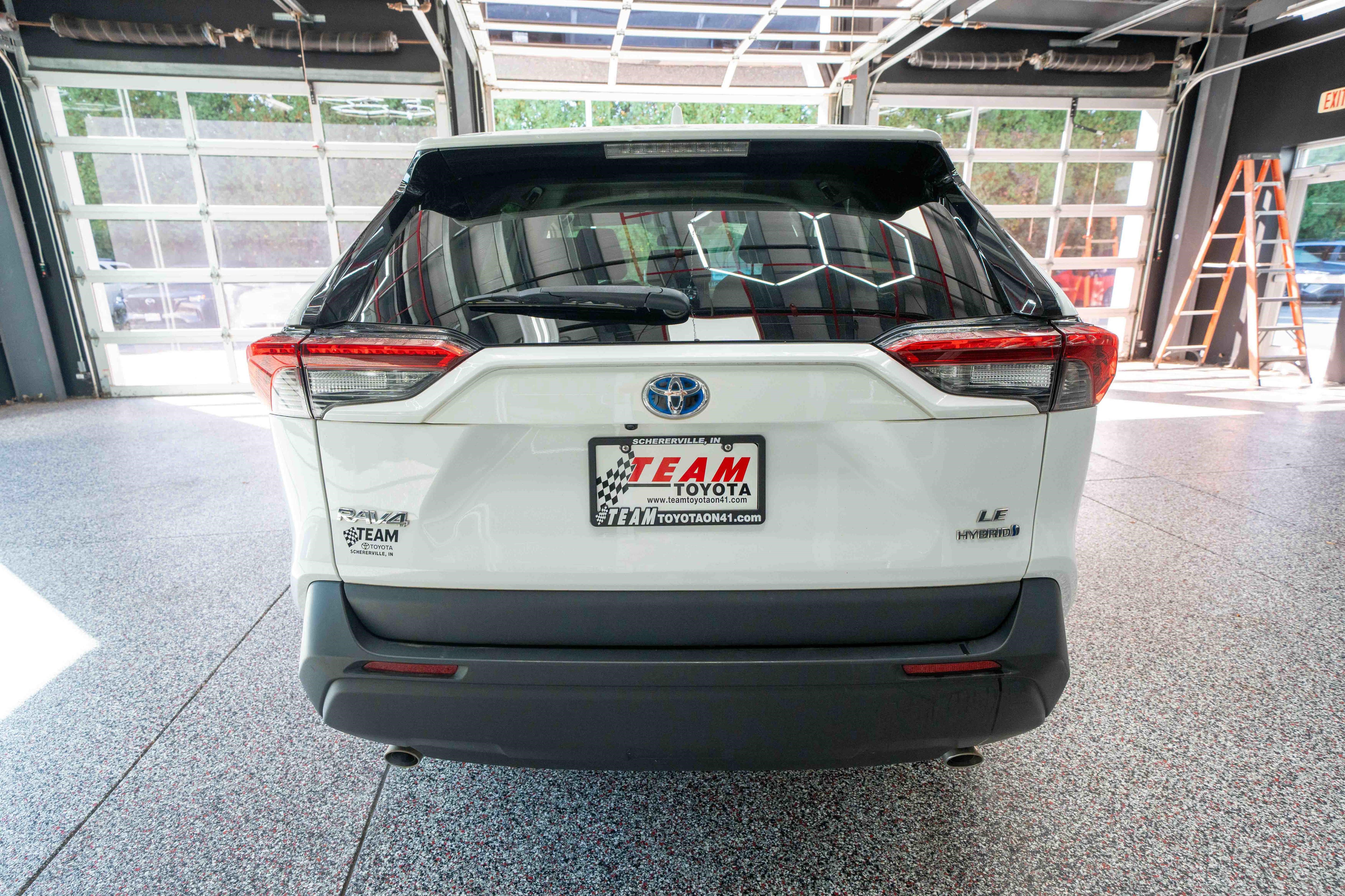 Used 2022 Toyota RAV4 LE AWD/4WD image 3