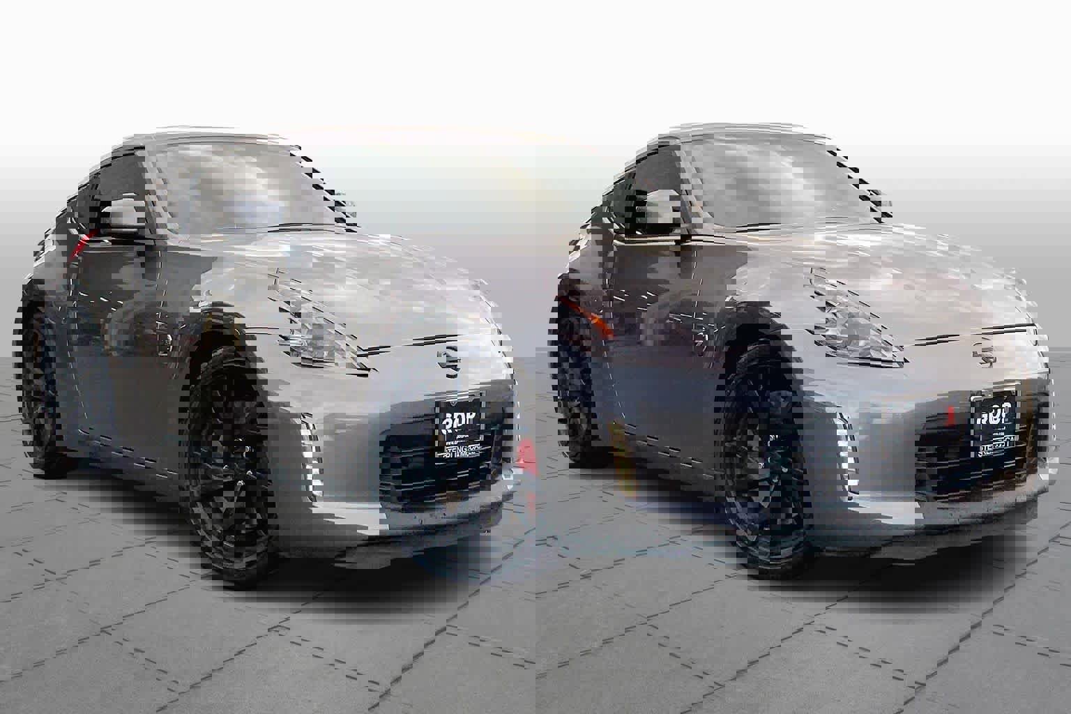 Used 2016 Nissan 370Z w/ Sport Package image 3