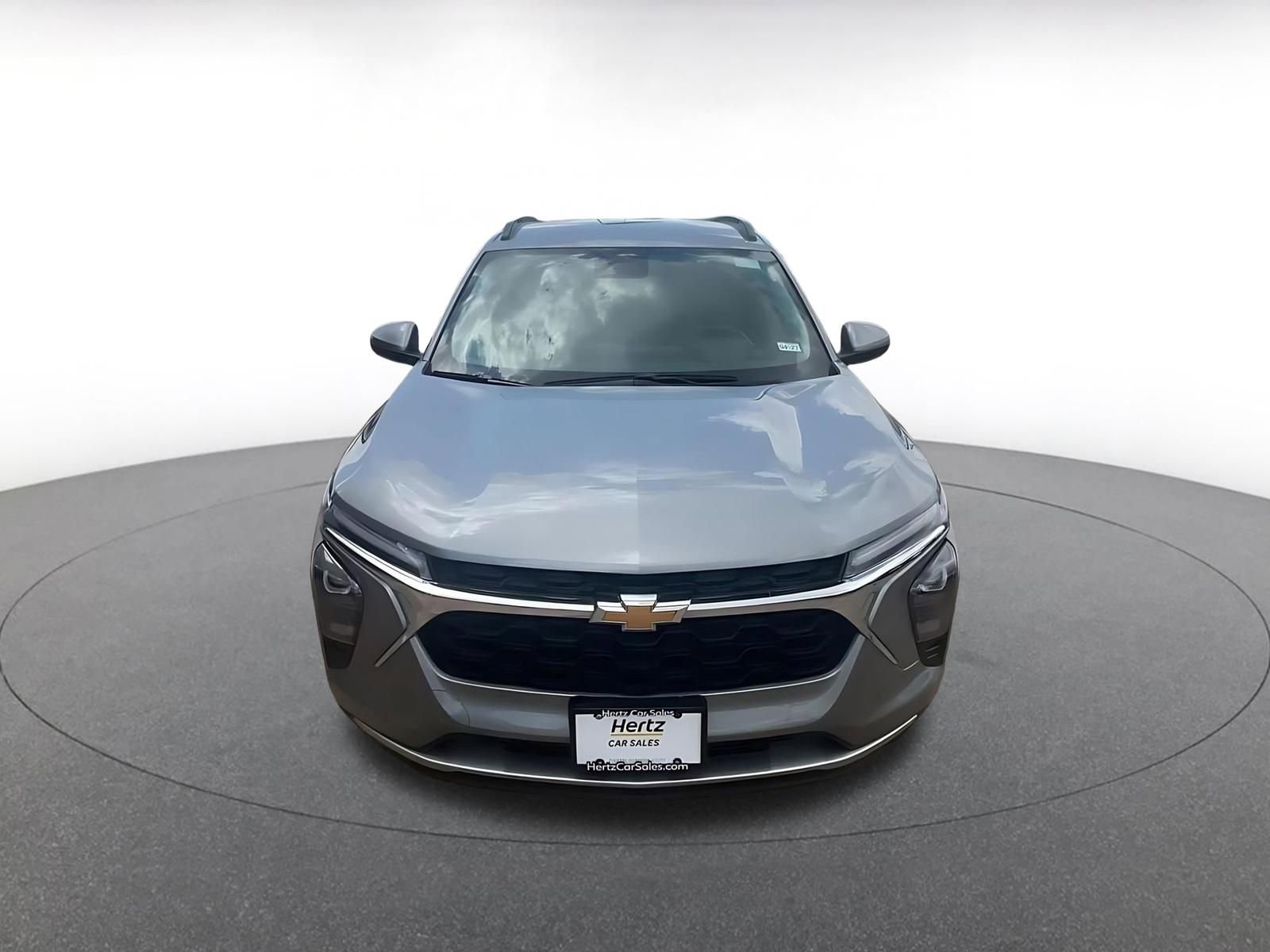 Used 2025 Chevrolet Trax LT w/ LT Convenience Package FWD image 4