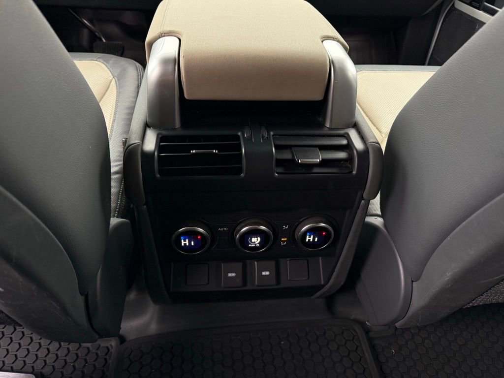 Used 2023 Land Rover Defender 130 X-Dynamic SE image 26