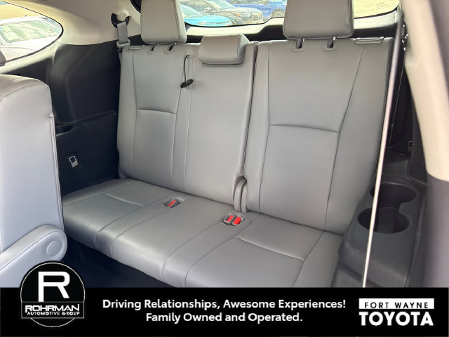 Used 2021 Toyota Highlander XLE FWD image 10