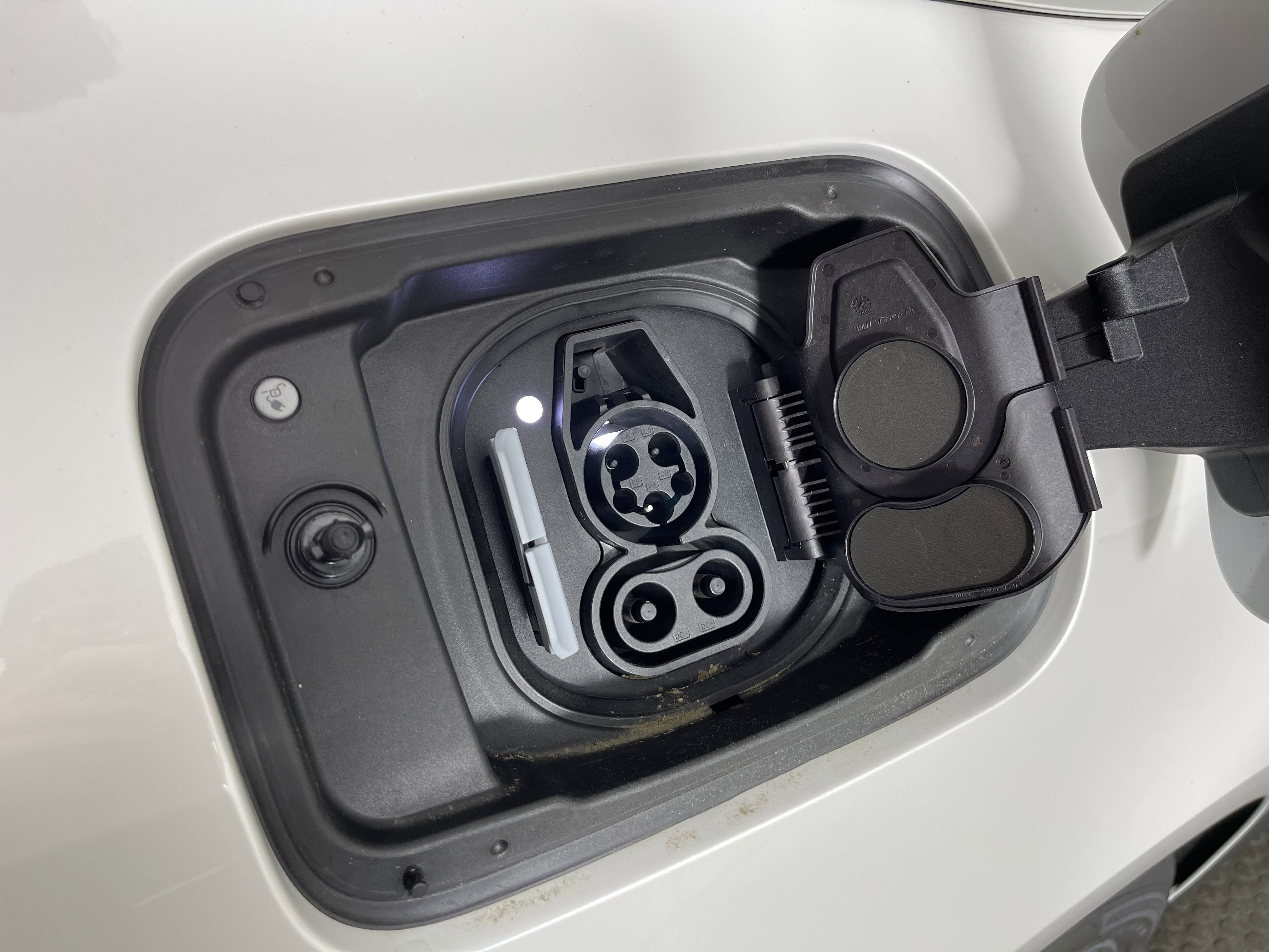 Used 2025 BMW i4 xDrive40i w/ Premium Package image 15