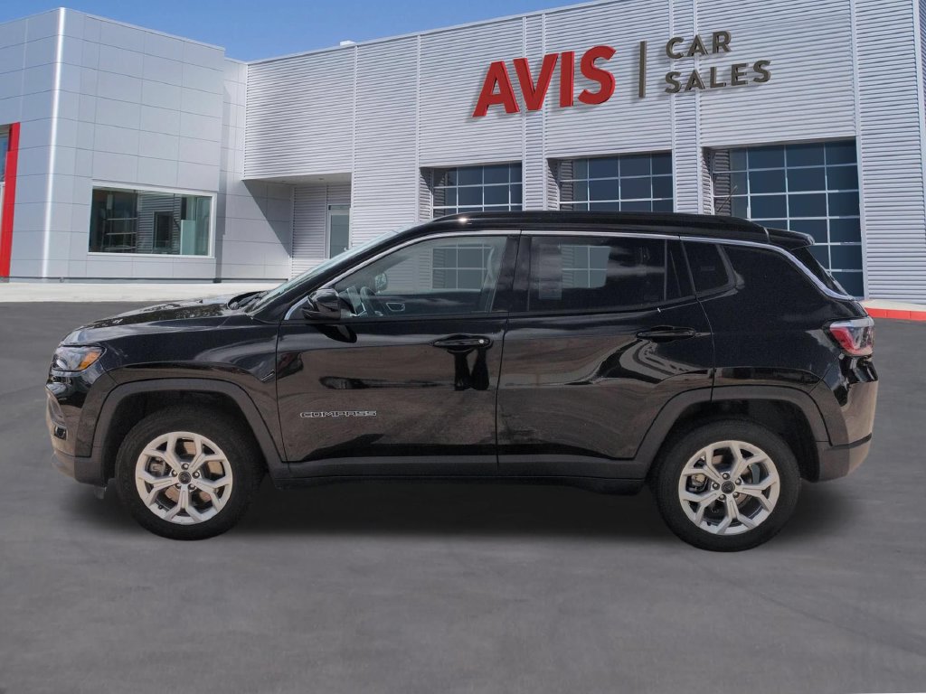 Used 2025 Jeep Compass Latitude AWD/4WD image 10