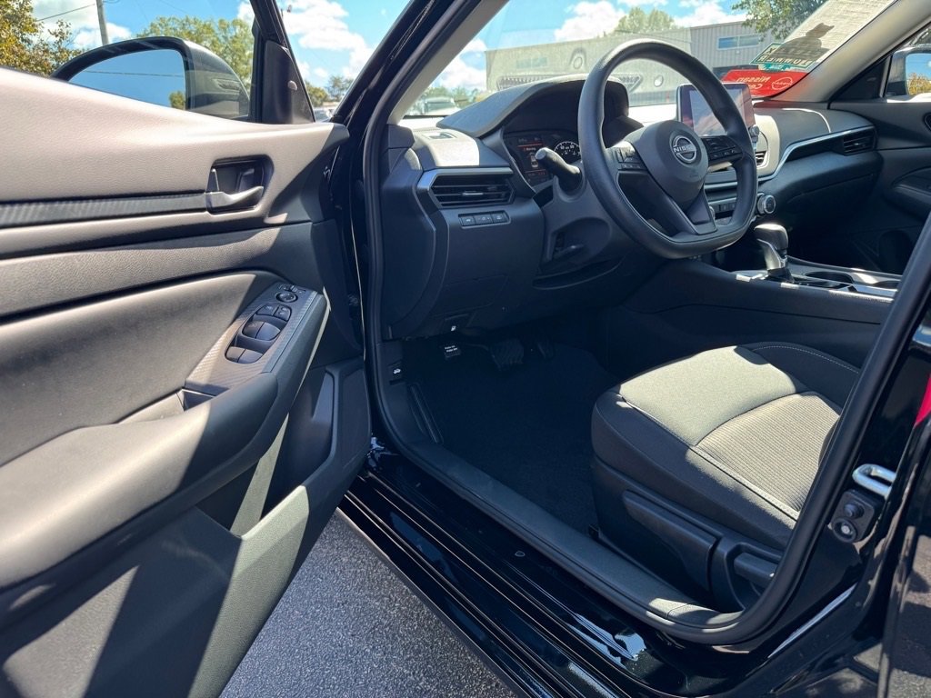 Certified 2025 Nissan Altima 2.5 S image 13