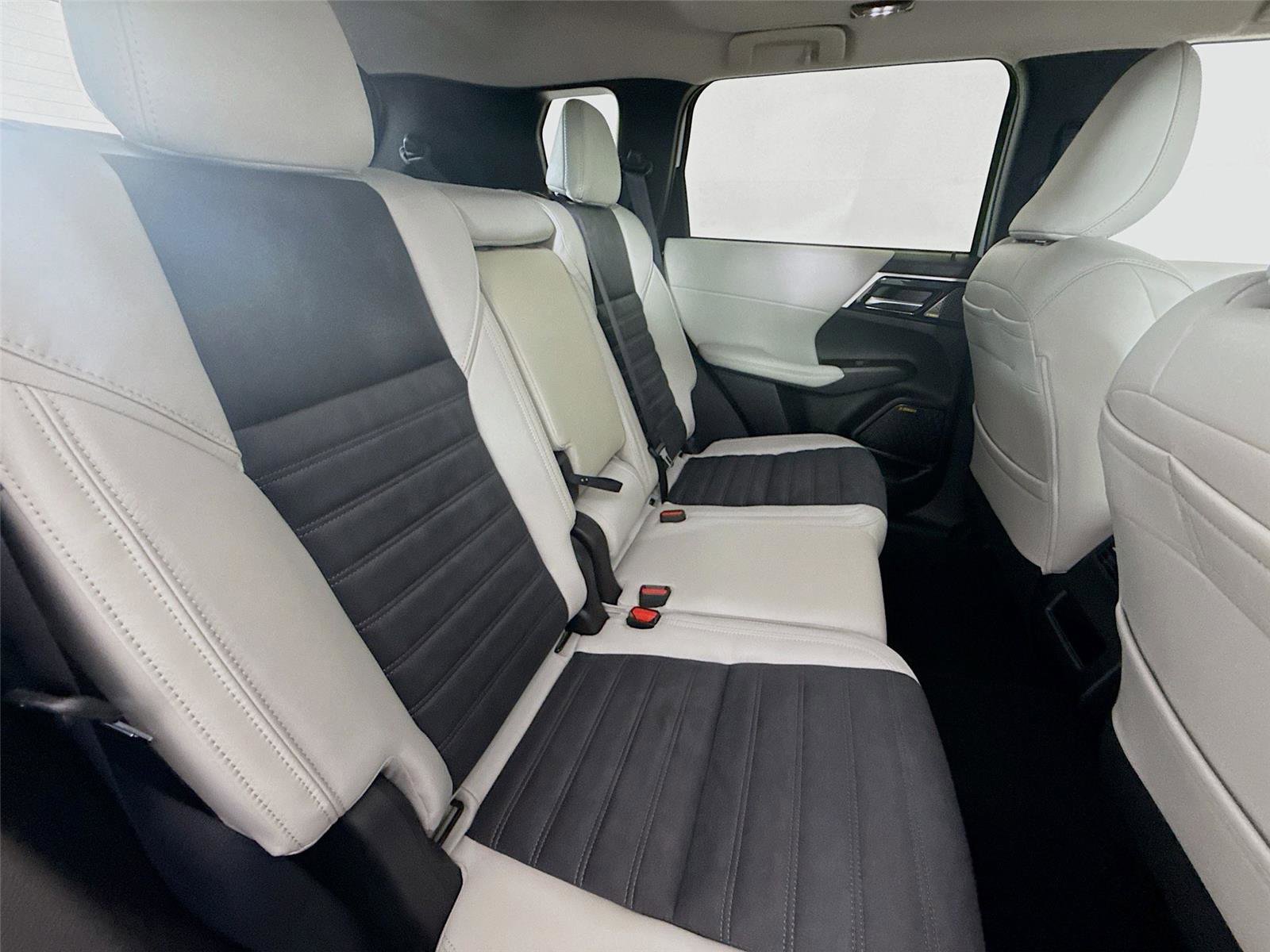 New 2026 Mitsubishi Outlander SE image 21