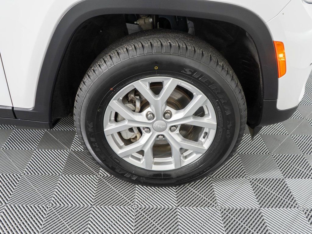 Used 2023 Jeep Grand Cherokee Limited image 32