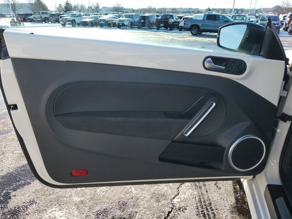 Used 2012 Volkswagen Beetle 2.0T image 22