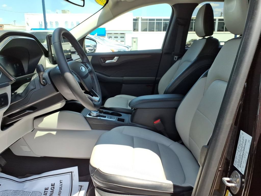 Certified 2023 Ford Escape Platinum AWD/4WD image 12