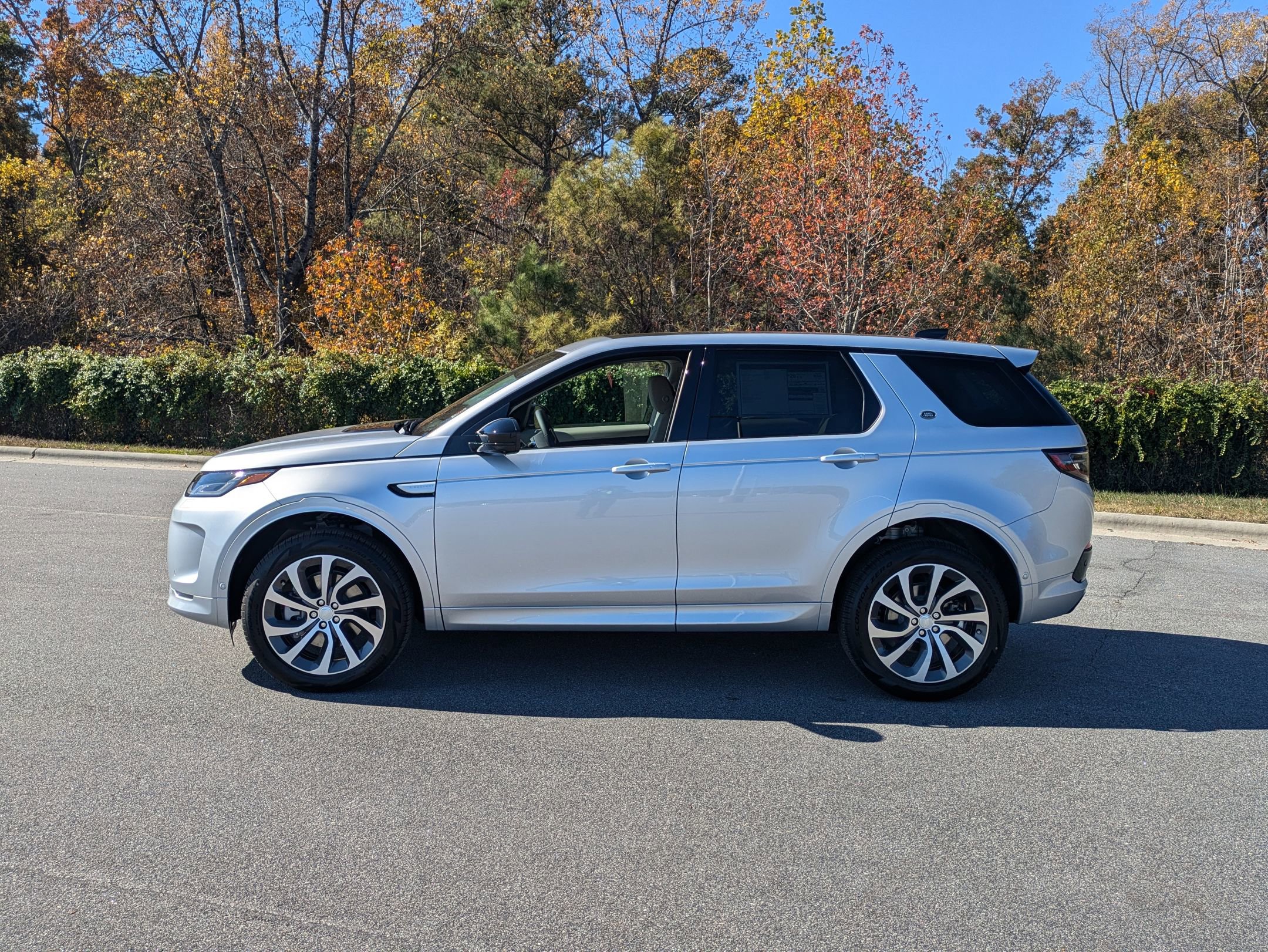New 2025 Land Rover Discovery Sport S image 8