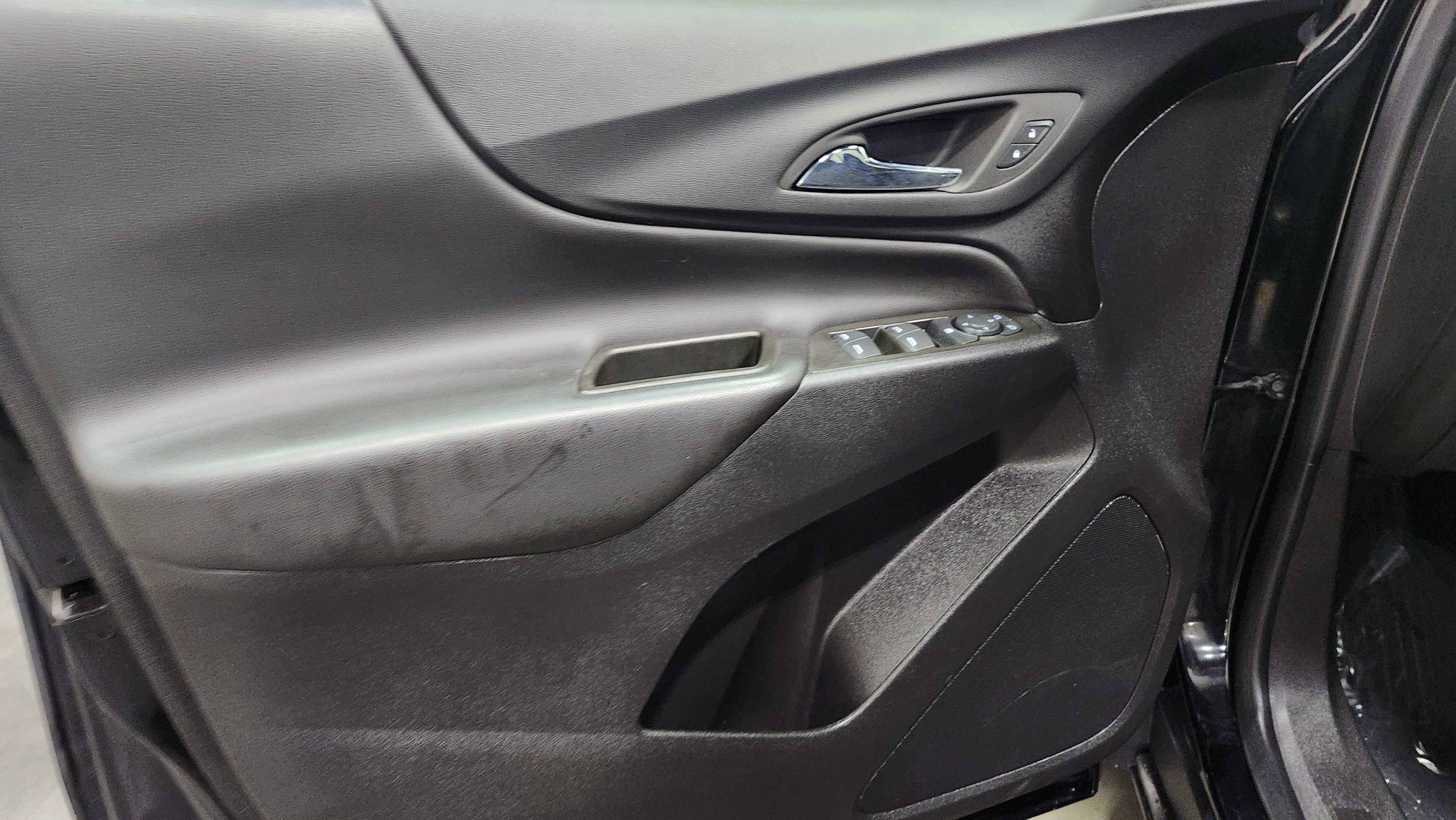 Used 2023 Chevrolet Equinox LT image 25