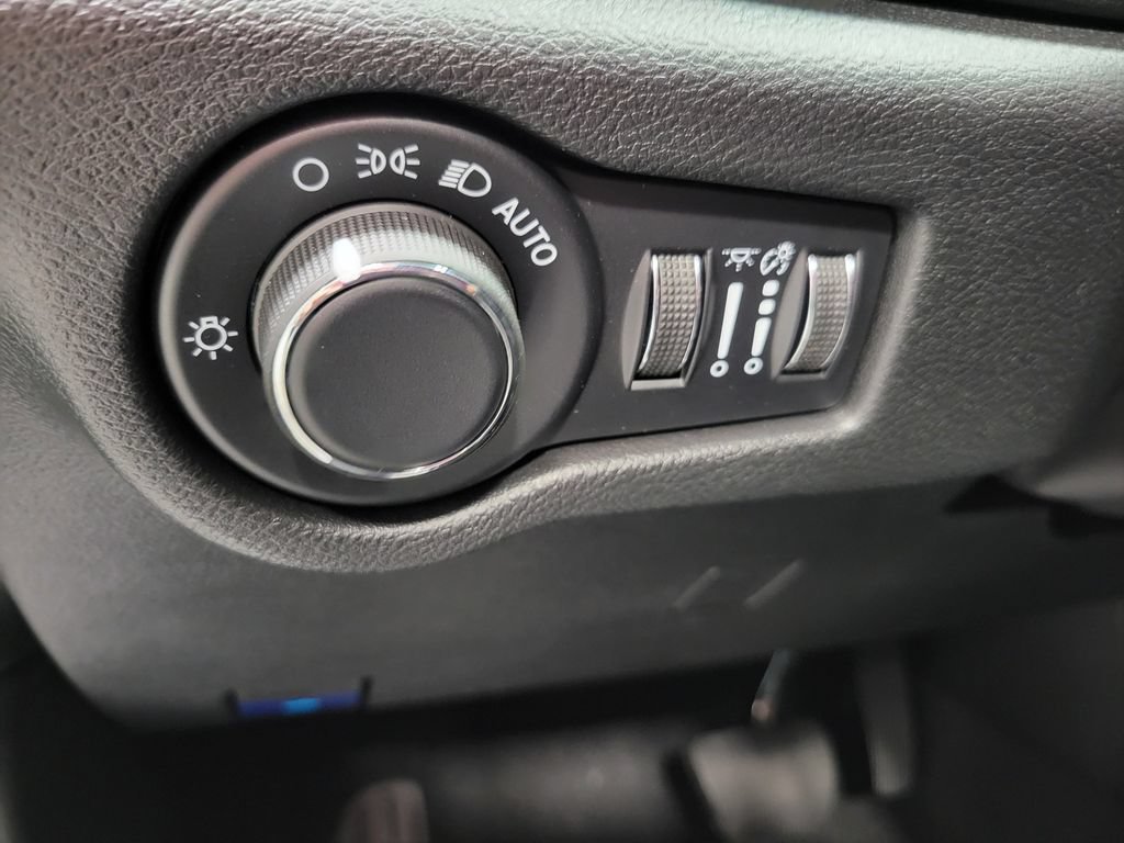 New 2027 Chrysler Pacifica Select AWD/4WD image 22