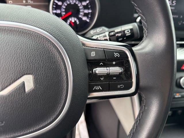 Used 2024 Kia Carnival LX image 18