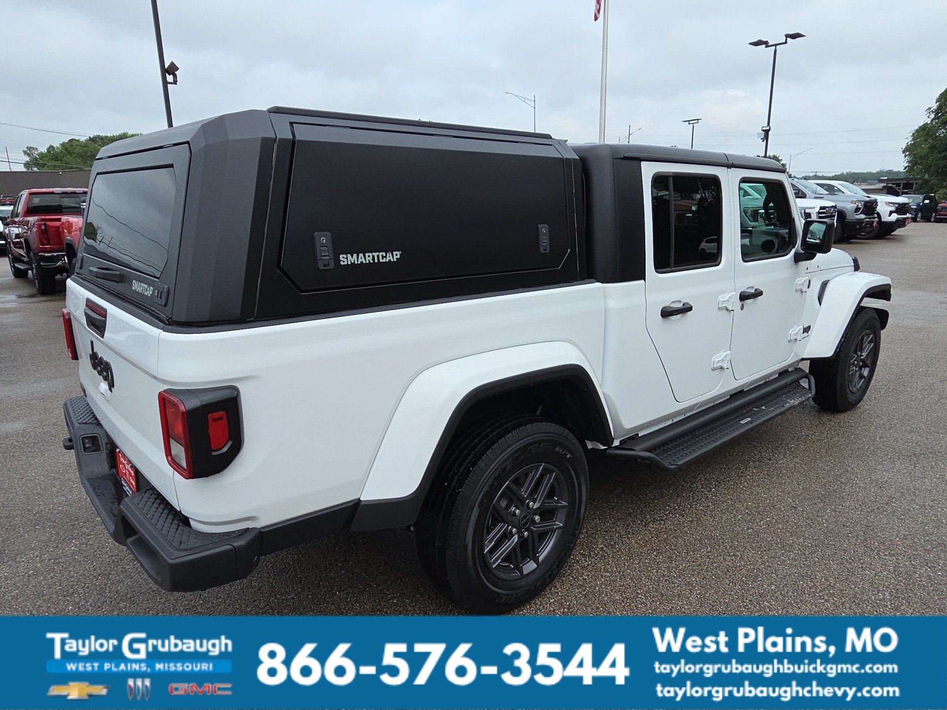 Used 2025 Jeep Gladiator Sport AWD/4WD image 9