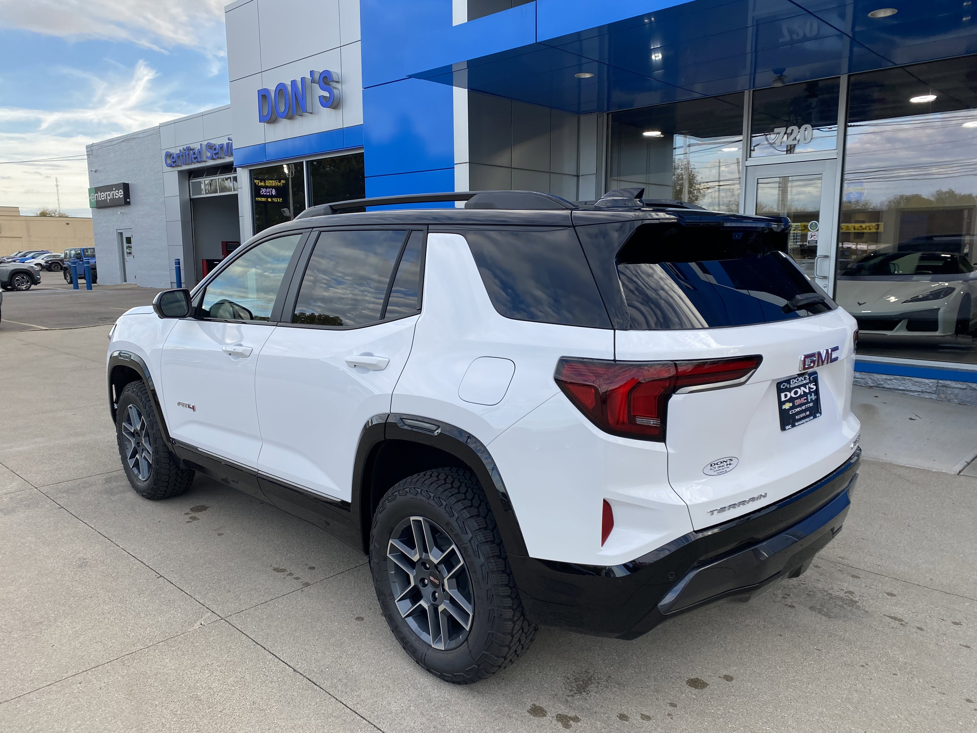 New 2026 GMC Terrain AT4 w/ Convenience Package III image 32