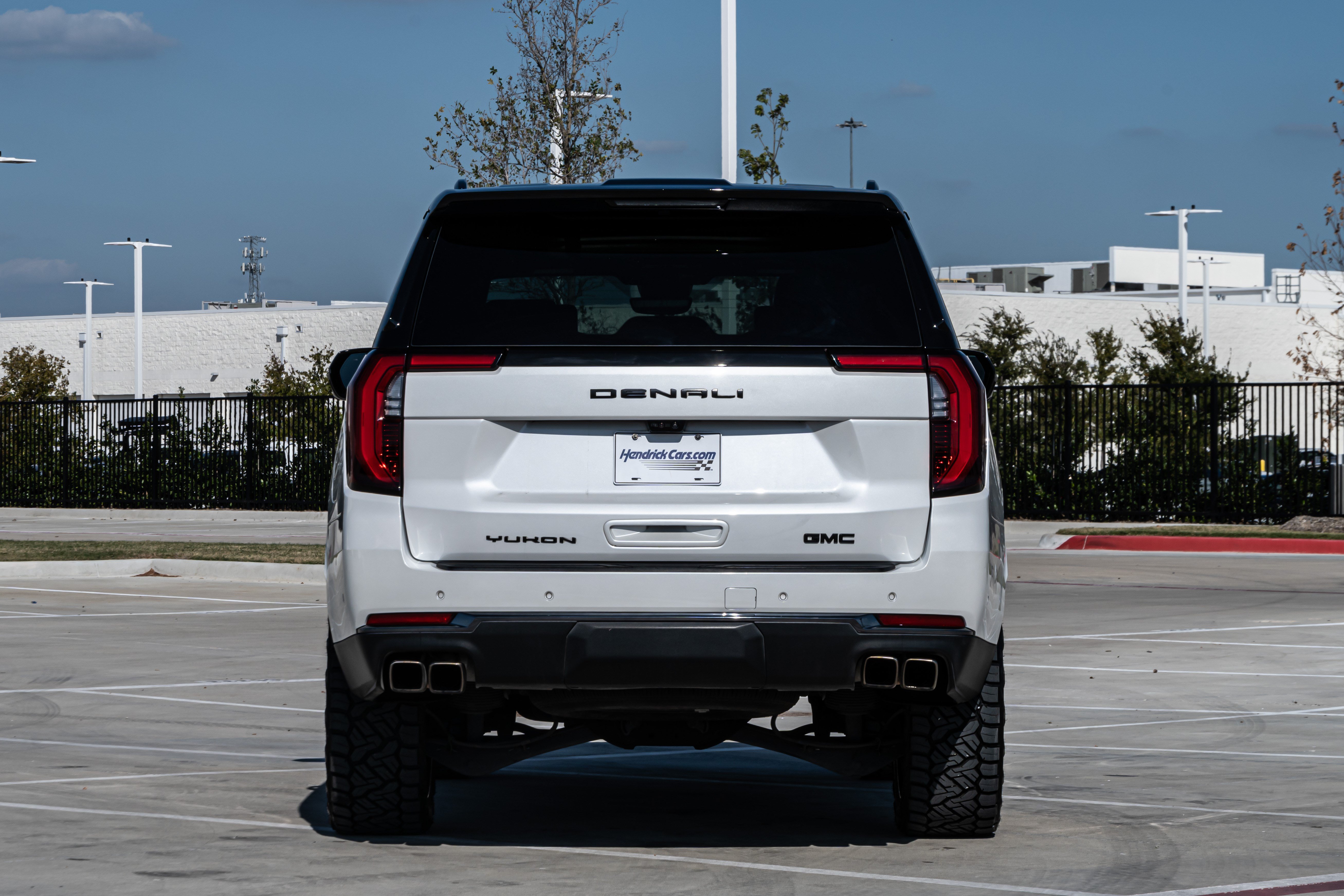Used 2025 GMC Yukon Denali Ultimate w/ LPO, Floor Liner Package AWD/4WD image 8