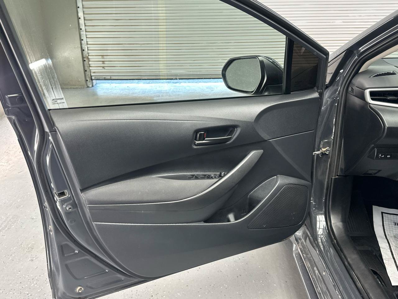 Used 2025 Toyota Corolla LE FWD image 15