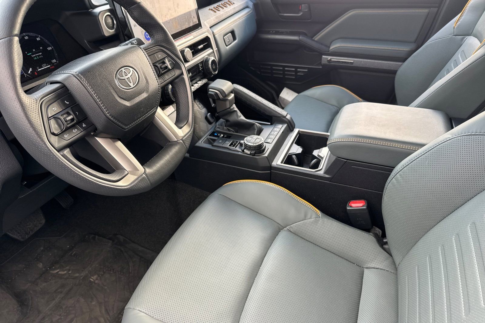 Certified 2025 Toyota 4Runner Trailhunter image 12