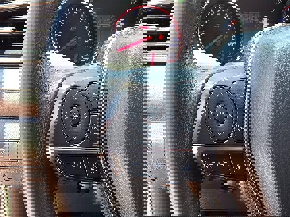 Used 2020 Toyota Camry XSE image 28