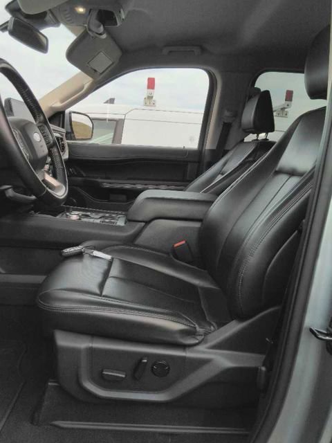 Used 2024 Ford Expedition XLT image 3