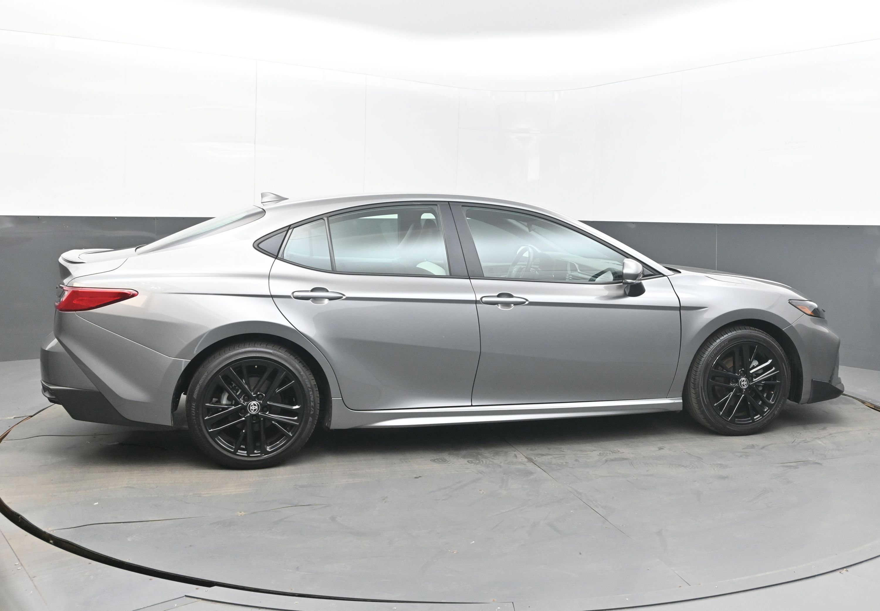 Used 2025 Toyota Camry SE FWD image 10