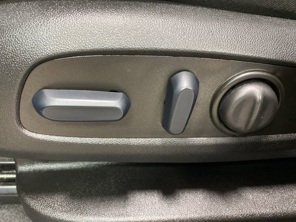 Used 2023 Chevrolet Equinox LT image 30