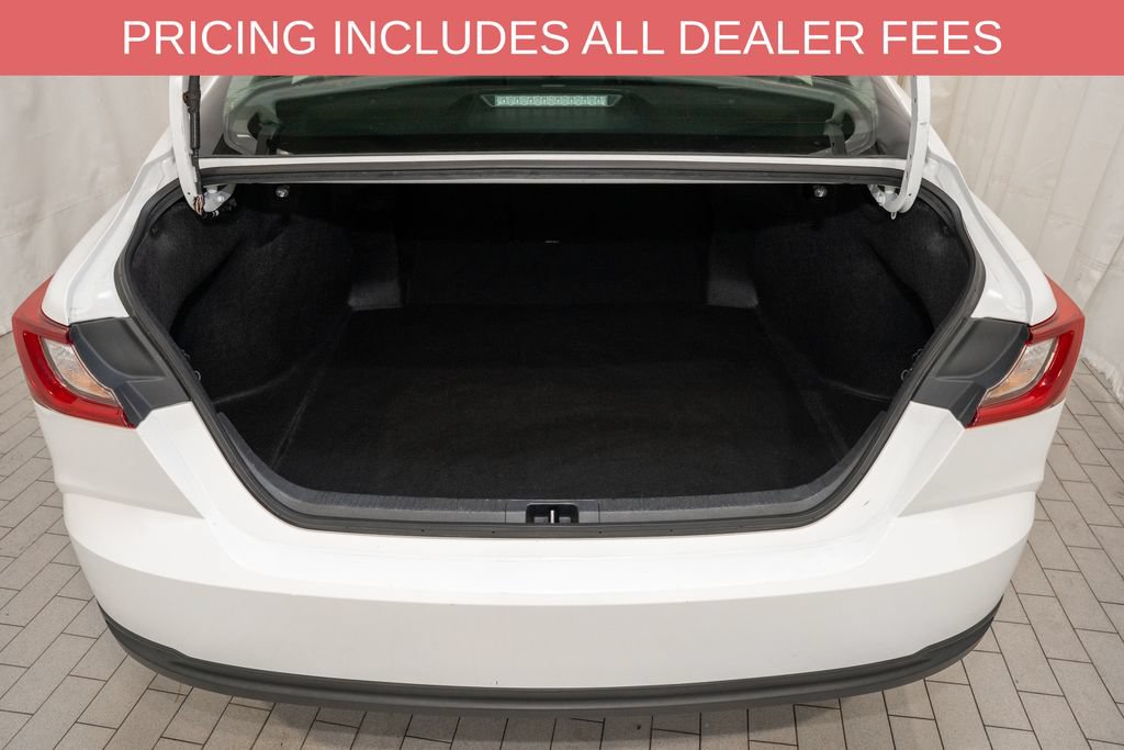 Used 2025 Toyota Camry LE FWD image 5